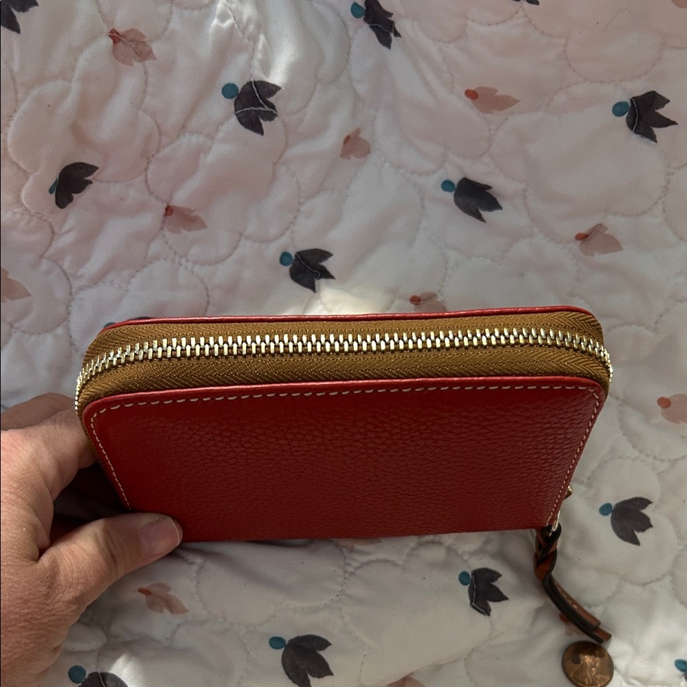 Dooney & Bourke Red Pebbled Leather Medium Zip Wallet with Gold Plaque - Picture 4 of 7